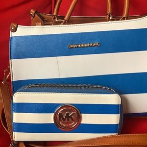 Micheal kors purse and wallet